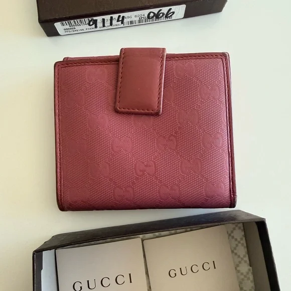Gucci Women's pink Leather Wallet with Interlocking G Charm - Picture 7 of 7